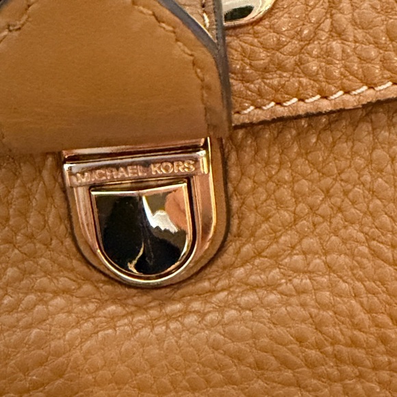 MICHAEL KORS Tan Pebbled Leather Crossbody Bag - Picture 3 of 8